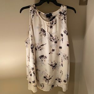NWOT cream sleeveless blouse with black/gray floral pattern size 20